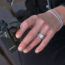 Load image into Gallery viewer, Essence Round White Gold Engagement Ring